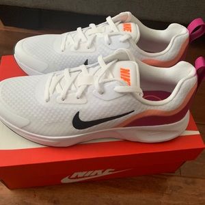 Women’s Nike Wearallday Sneakers size 7 1/2